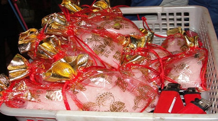 Vì sao người dân đổ xô đi mua muối ngày mùng 1 Tết? - Ảnh 3.