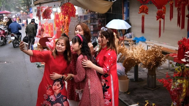 Giờ đẹp và hướng xuất hành mùng 3 Tết 2026 cho năm Bính Ngọ thịnh vượng - Ảnh 2.