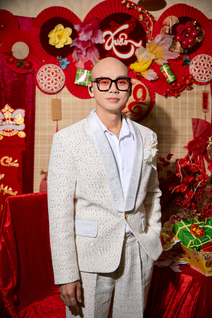 Nam ca sĩ Việt kiếm tiền hàng năm nhờ một bản hit 'quốc dân' giờ ra sao?插图 Nam ca sĩ Phan Đinh Tùng.