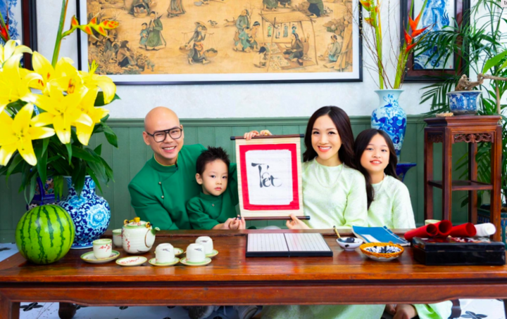 Nam ca sĩ Việt kiếm tiền hàng năm nhờ một bản hit 'quốc dân' giờ ra sao?插图2 Tổ ấm hạnh phúc của Phan Đinh Tùng.