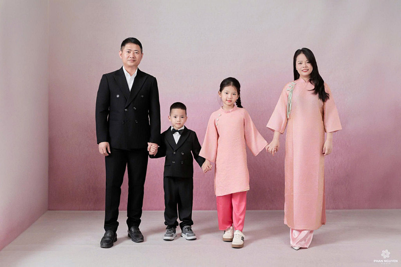 Bố mẹ ở Nghệ An sinh 5 con gái, 5 chàng rể đưa cả gia đình về ngoại đón Tết插图3 anh 4.jpg