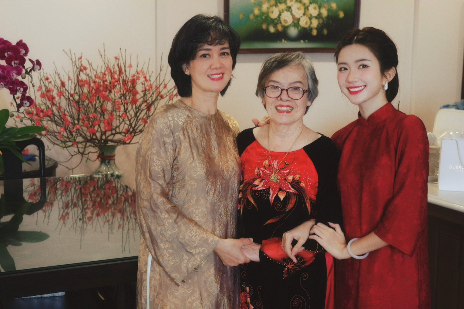 Diễn viên Ngọc Huyền khoe ảnh gia đình, gây chú ý nhất là mẹ chồng插图1 Ngọc Huyền khoe ảnh gia đình bên mẹ chồng và em gái Chí Trung - Ảnh 3.