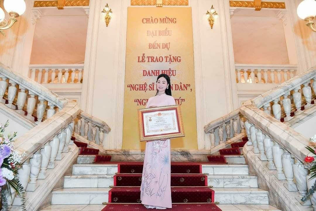 Nữ diễn viên phim 'Tết này ai đến xông nhà' đang đỉnh cao sự nghiệp bỗng 'ở ẩn', hơn 10 năm sau trở lại đầy ấn tượng插图6 Quách Thu Phương 'Tết này ai đến xông nhà' - Ảnh 5.