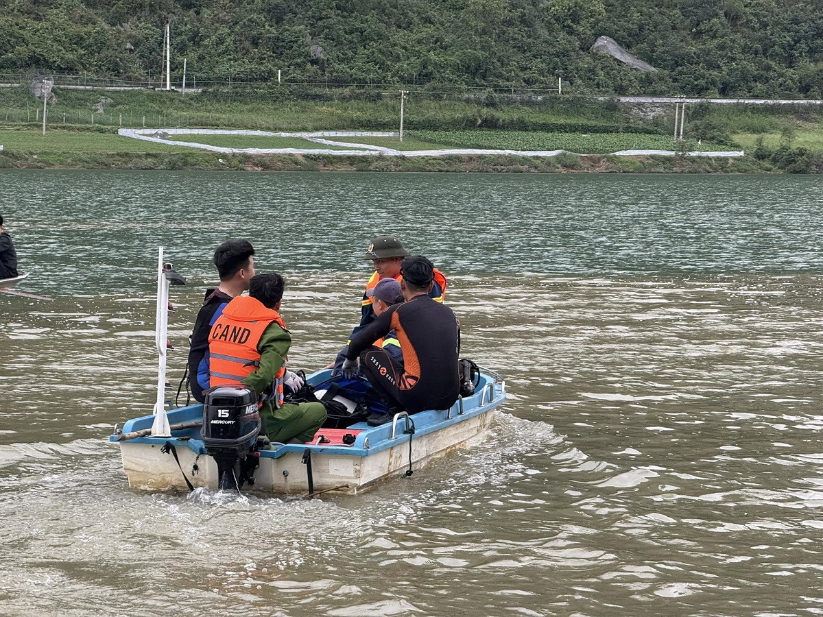 Huy động gần 200 người tìm kiếm nạn nhân插图1 anh 7.jpg