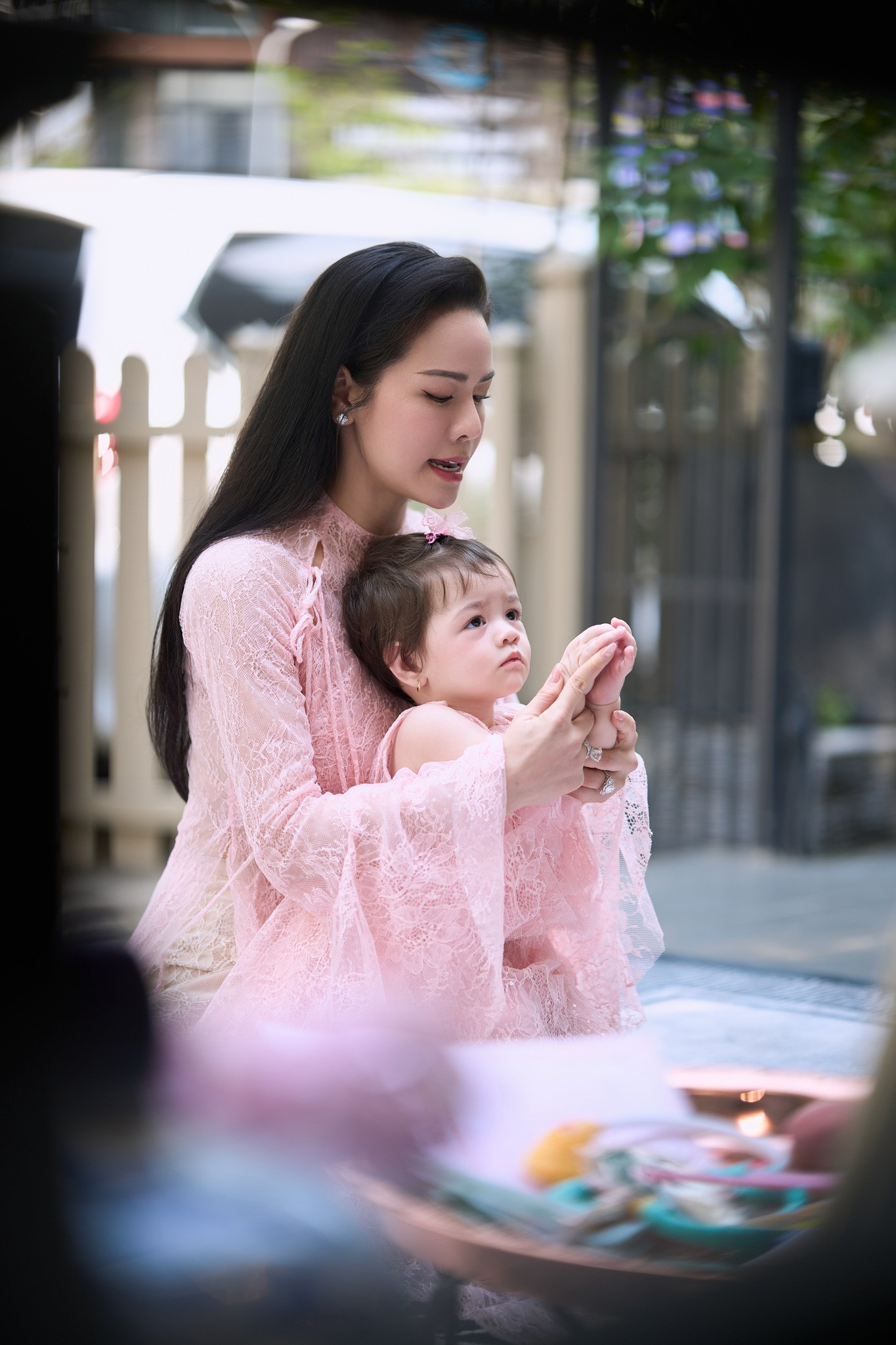 Con gái tròn một tuổi của Nhật Kim Anh - Ảnh 5.