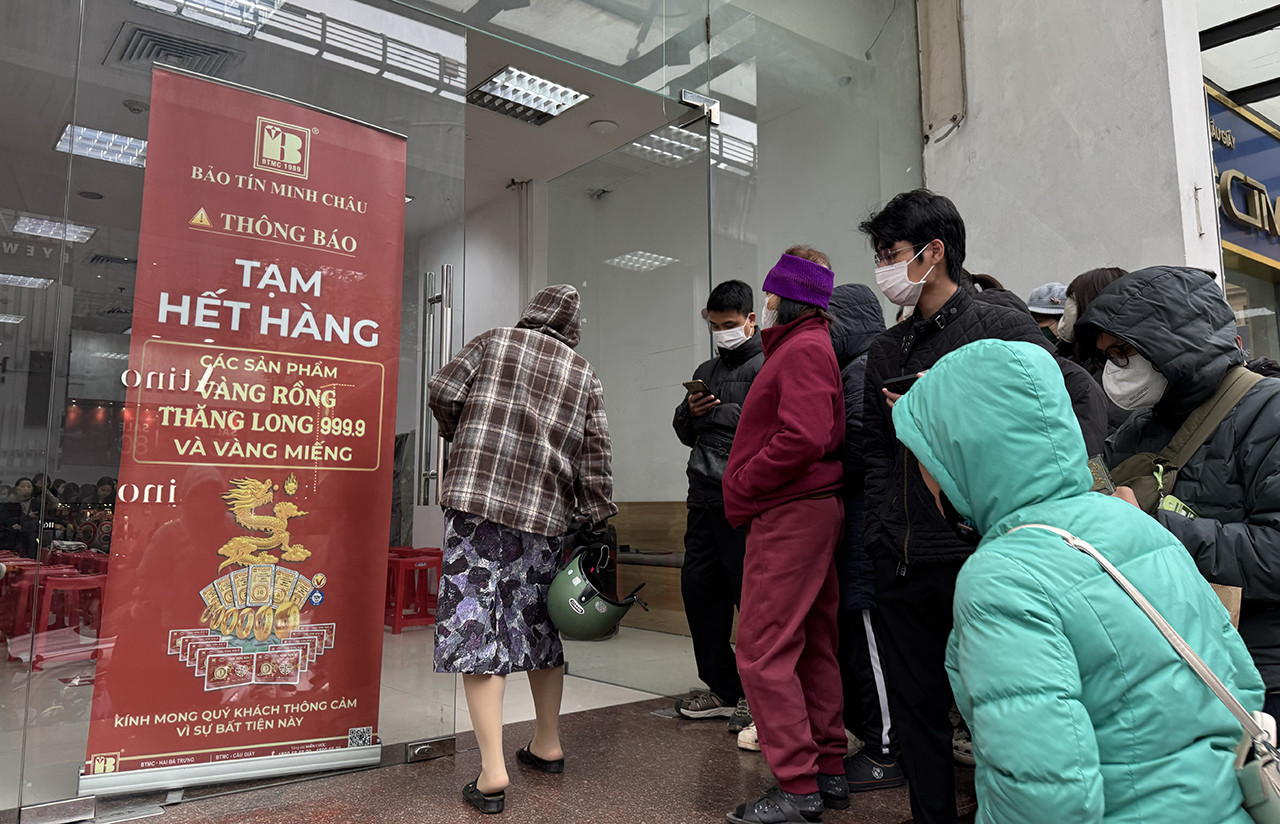 khach hang mua vang.jpg