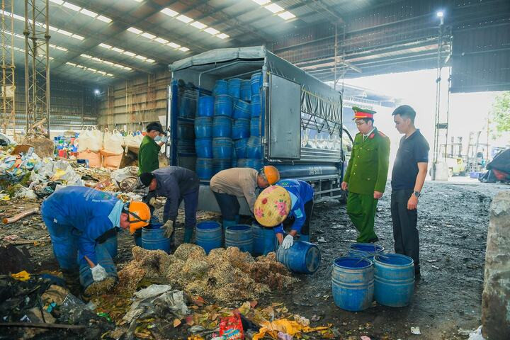 Cơ quan chức năng Hải Phòng phát hiện hơn 5 tấn giá đỗ vi phạm tại hai cơ sở sản xuất trên địa bàn xã Gia Phúc.