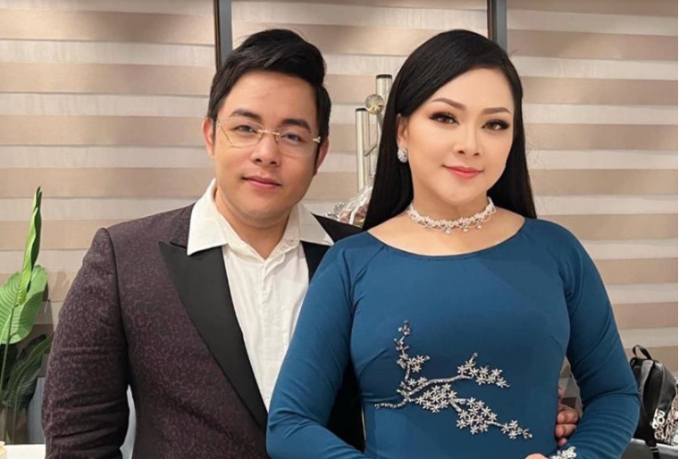 Ca sĩ Vu Văn Văn ngã quỵ trên sân khấu, cấp cứu trong hôn mê插图1 Ca sĩ Vu Văn Văn ngã quỵ trên sân khấu, cấp cứu trong hôn mê插图1