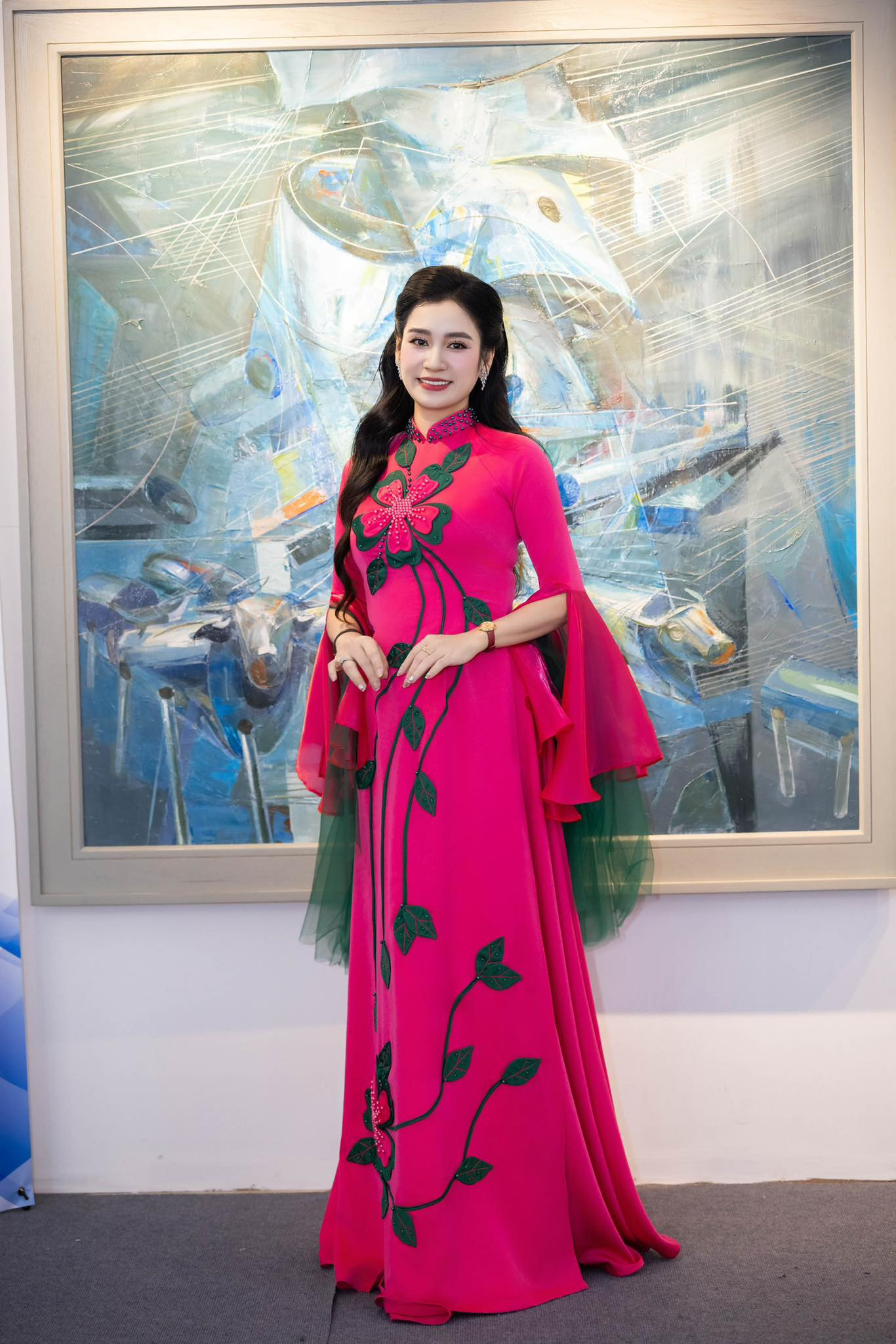 MC Thanh Mai gây chú ý với những thiết kế áo dài Tết vừa truyền thống vừa hiện đại插图4 MC Thanh Mai nổi bật với áo dài Tết truyền thống và hiện đại năm 2026 - Ảnh 7.