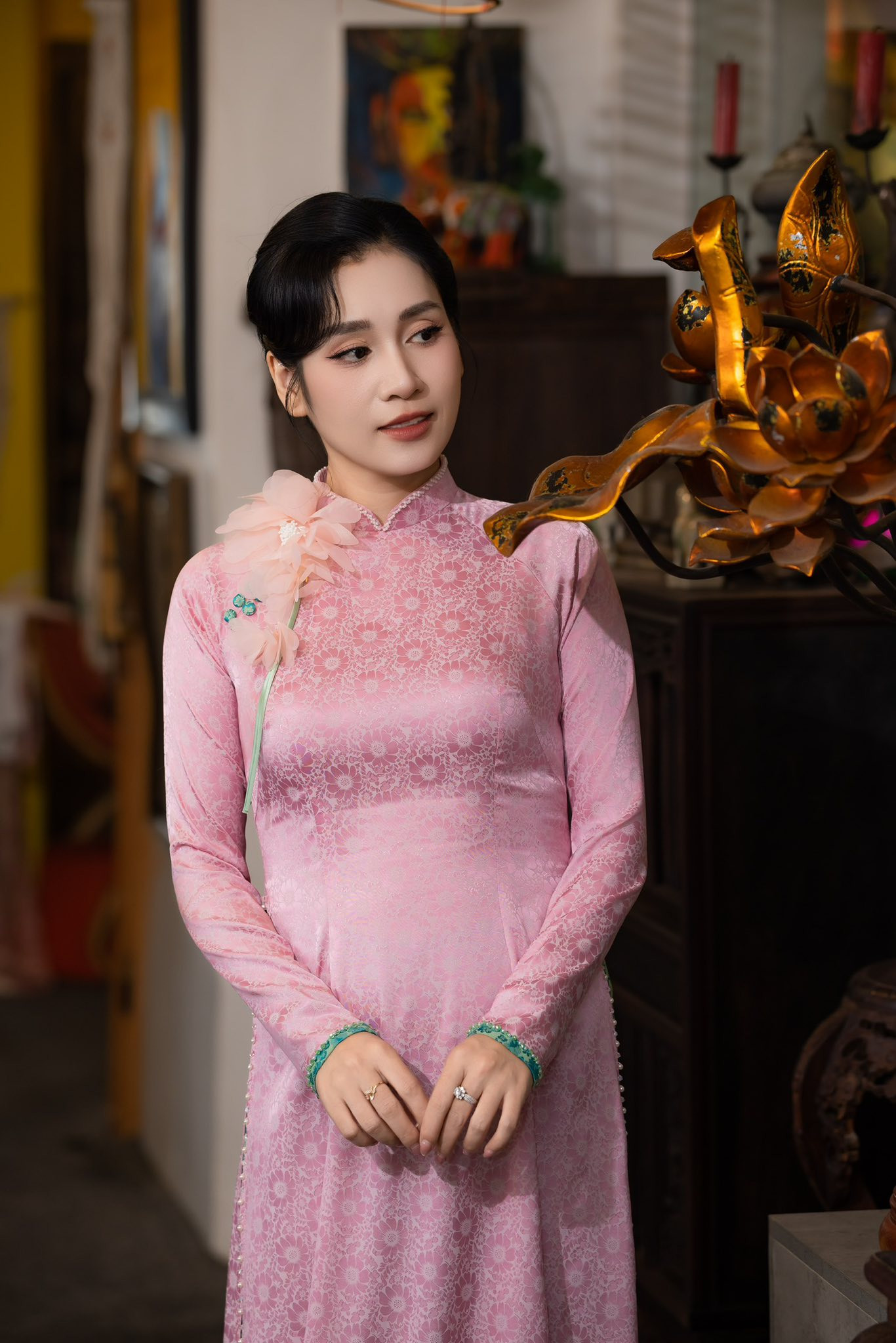 MC Thanh Mai gây chú ý với những thiết kế áo dài Tết vừa truyền thống vừa hiện đại插图2 MC Thanh Mai nổi bật với áo dài Tết truyền thống và hiện đại năm 2026 - Ảnh 4.