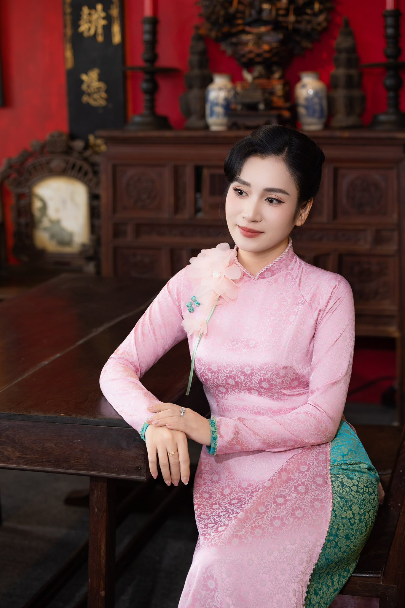 MC Thanh Mai gây chú ý với những thiết kế áo dài Tết vừa truyền thống vừa hiện đại插图1 MC Thanh Mai nổi bật với áo dài Tết truyền thống và hiện đại năm 2026 - Ảnh 3.