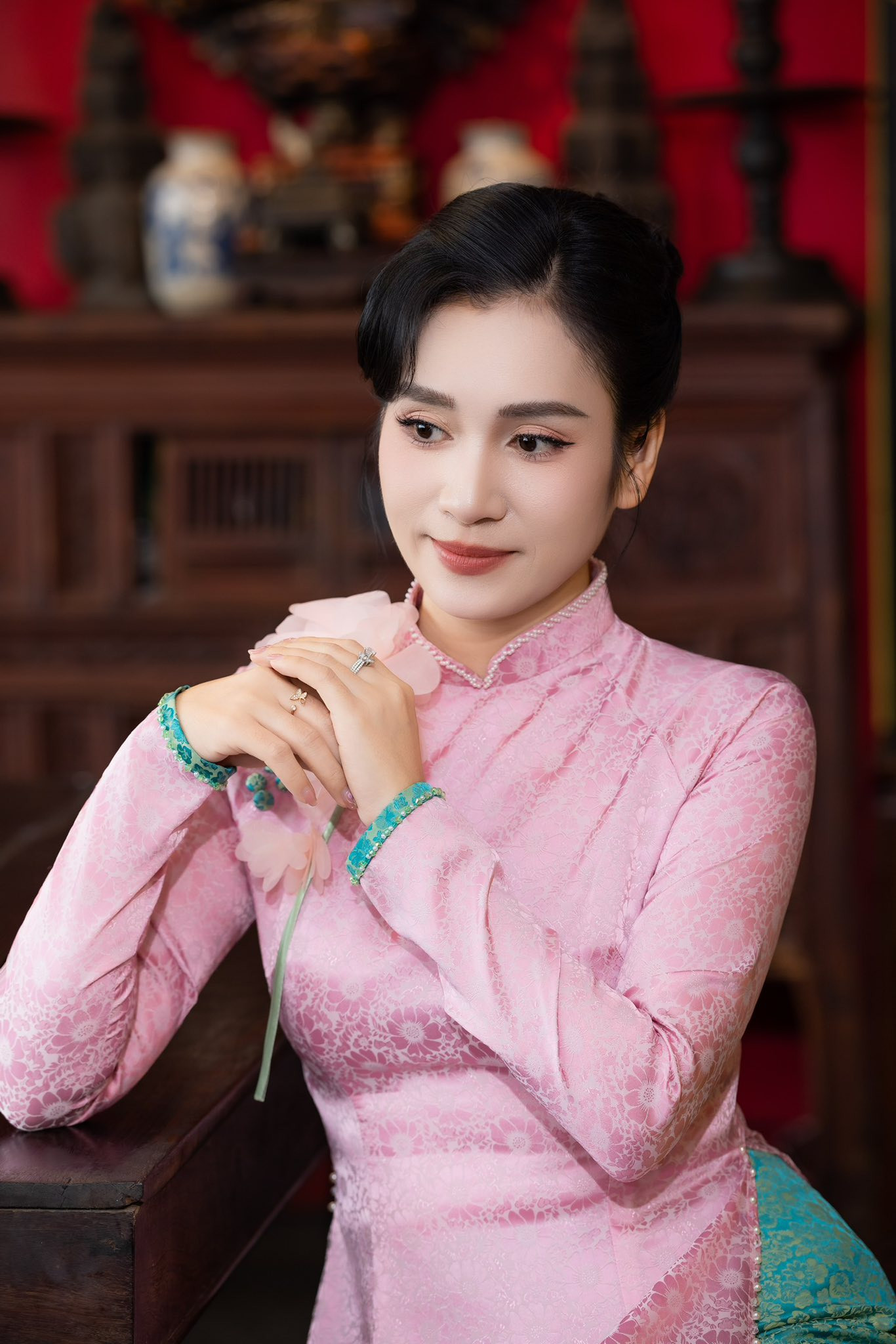 MC Thanh Mai gây chú ý với những thiết kế áo dài Tết vừa truyền thống vừa hiện đại插图 MC Thanh Mai nổi bật với áo dài Tết truyền thống và hiện đại năm 2026 - Ảnh 2.