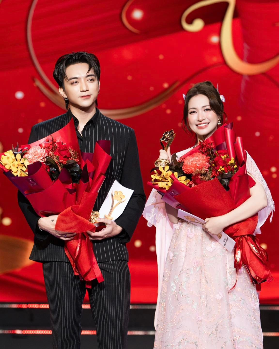 Sân khấu trao giải và câu chuyện spotlight từ vụ Trấn Thành, Hòa Minzy插图 624306253-1443478867135759-1685546519514002066-n.jpg