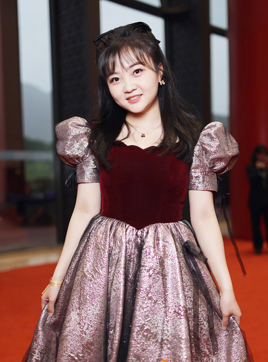 Sao nhí từng 'hát nhép' tại Olympic Bắc Kinh 2008: Từ bỏ nghệ thuật, sống bình dị插图4 Sao nhí từng