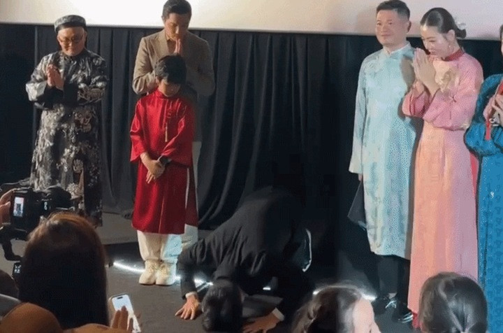 Giám đốc người Hàn quỳ lạy khán giả gây tranh cãi, đạo diễn Minh Beta nói gì?插图 Đạo diễn Minh Beta ''lặng người'' trước hành động quỳ lạy của Tổng giám đốc người Hàn.