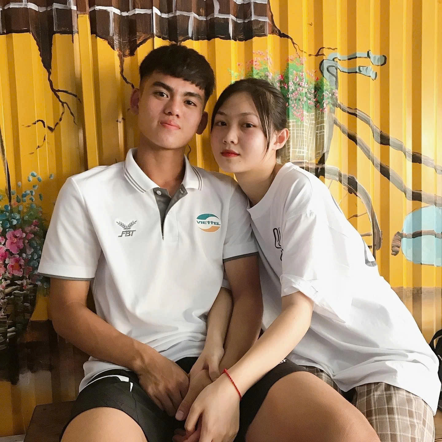 van khang ban gai 1.jpg