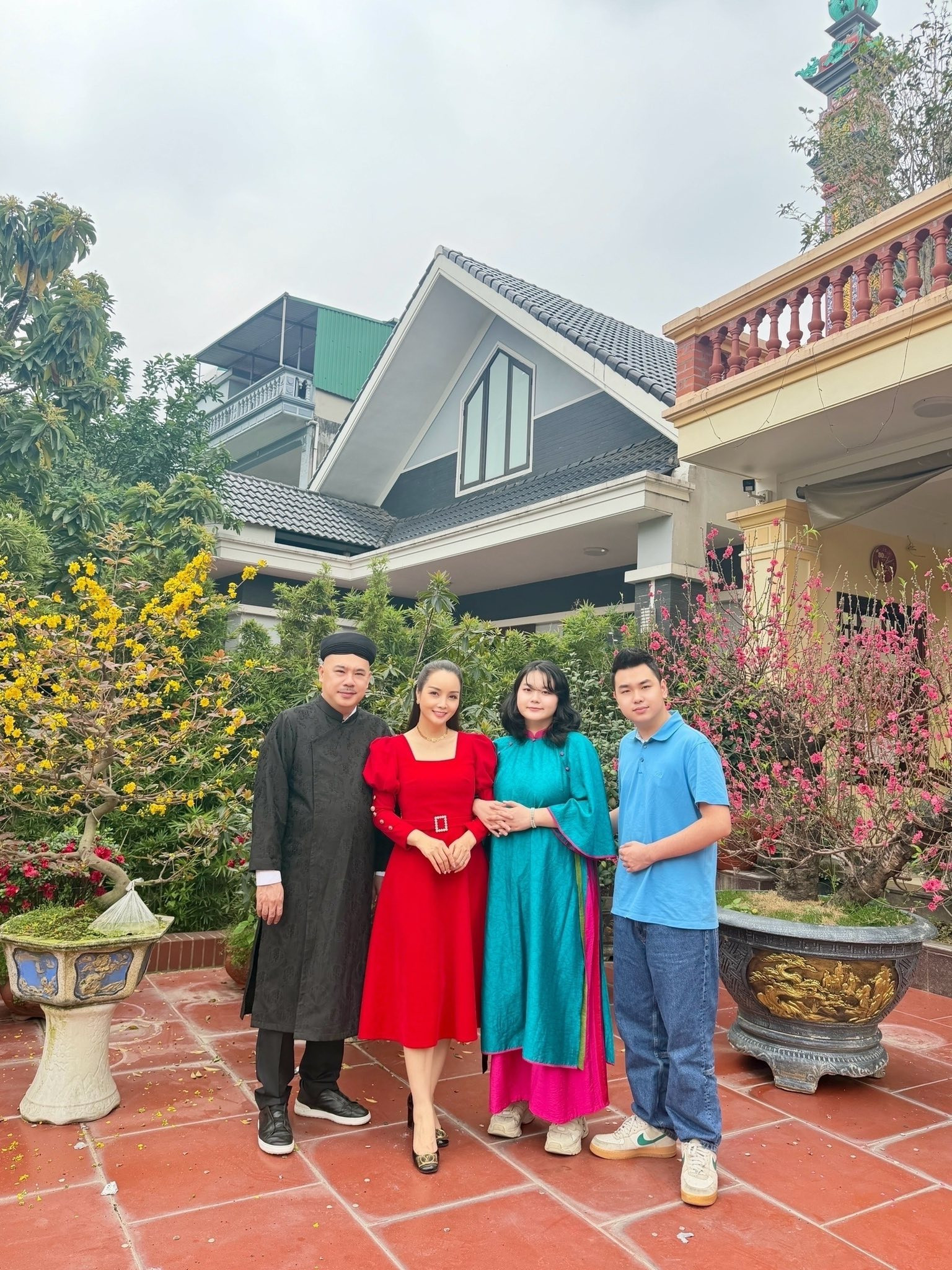 Tết ấm áp trong vòng tay nội – ngoại của gia đình Mai Thu Huyền插图5 Tết ấm áp trong vòng tay nội - ngoại của gia đình Mai Thu Huyền - Ảnh 9.