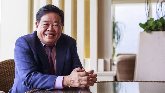 Tào Đức Vượng cho đi một nửa tài sản của mình để làm từ thiện. (Ảnh: Sina)