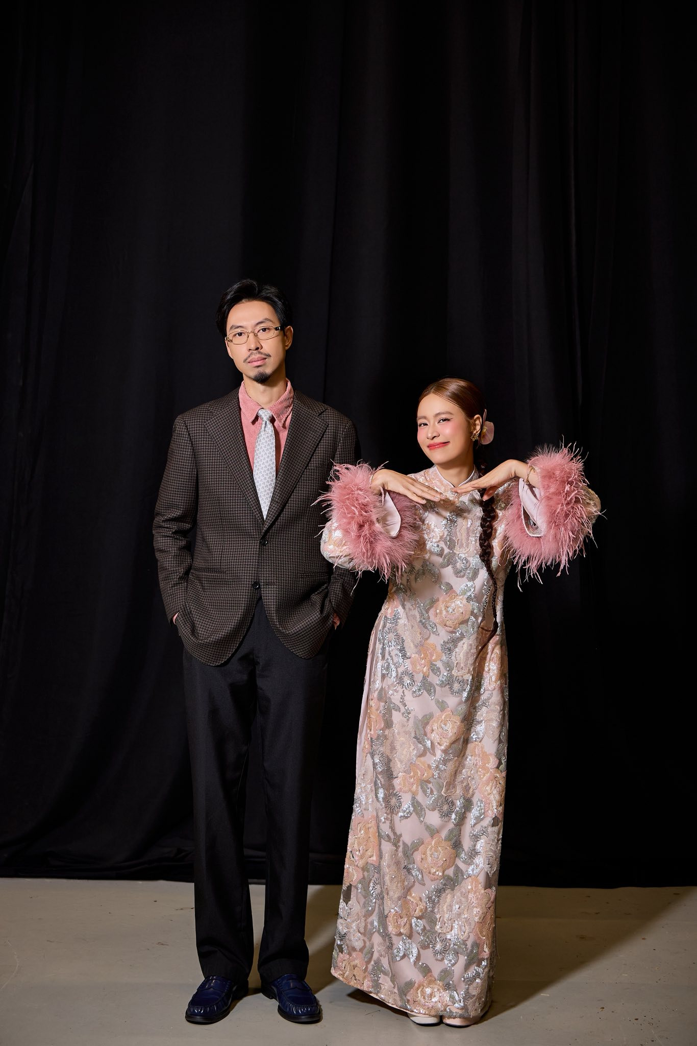 Chụp hình Tết cùng Đen Vâu, Hoàng Thùy Linh gọi khoảnh khắc chung đôi là 'vị nhà'插图 Chụp hình Tết cùng Đen Vâu, Hoàng Thùy Linh gọi khoảnh khắc chung đôi là 'vị nhà' - Ảnh 3.