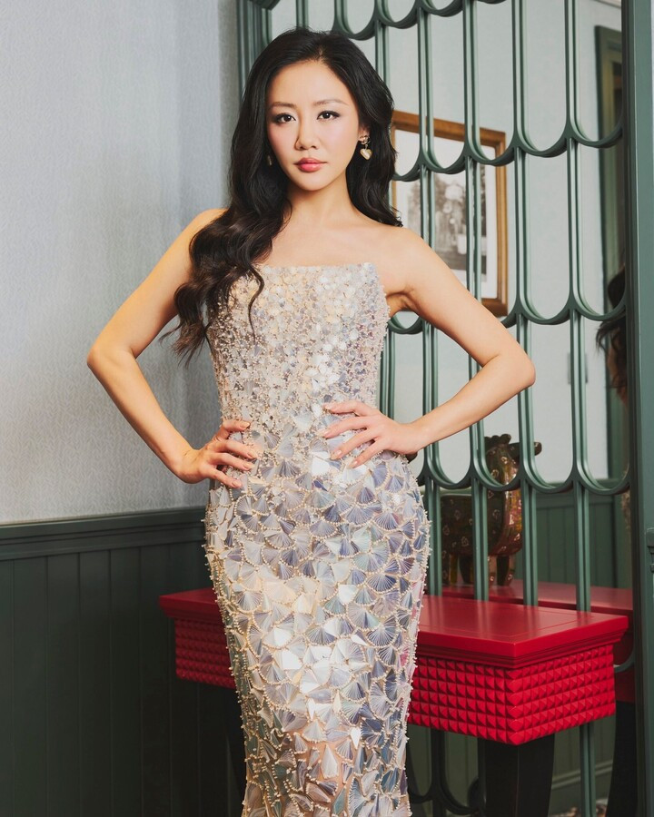 Khi được hỏi liệu Hải Lan có điểm tương đồng với mình ngoài đời, cô cho rằng chỉ “một phần nhỏ”. Theo nữ ca sĩ, bản thân khá độc lập, mạnh mẽ do đi làm sớm, nhưng trong tình yêu vẫn có những lúc tự ti hay tổn thương. Cô cũng thừa nhận mình là người thẳng tính trong các mối quan hệ, song hiện tại đã biết tiết chế và lựa lời hơn.