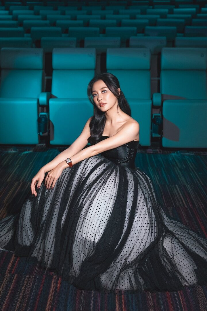 Để có mặt trong phim, cô phải trải qua các vòng thử vai như những diễn viên khác. Nữ ca sĩ thừa nhận việc thể hiện những chuyển biến nội tâm phức tạp là thử thách lớn với một “tay ngang”.