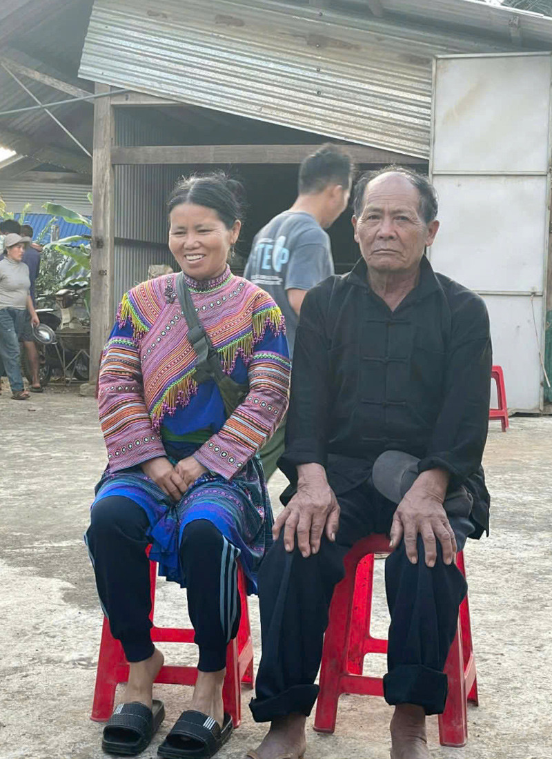 Tết đặc biệt của ông lão Đắk Lắk vượt 1.500km hỏi cưới bạn gái quen qua mạng插图1 anh 2.jpg