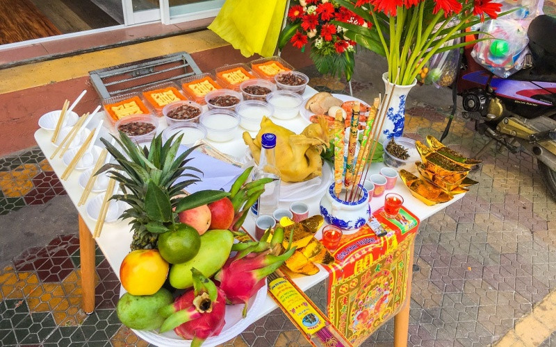 Đây mới là bí kíp cúng khai trương đầu năm để suôn sẻ thuận lợi - Ảnh 1.