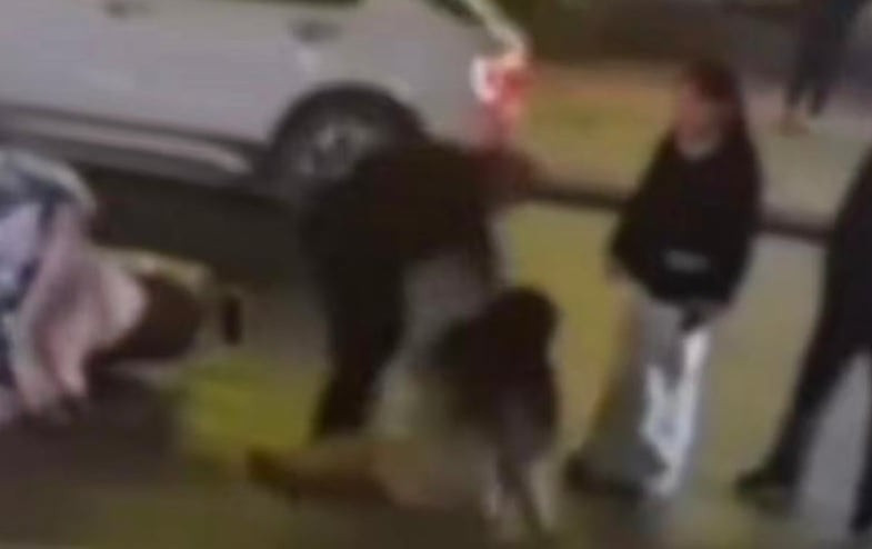 Đánh cô gái sau va chạm, cặp vợ chồng nhận ngay kết đắng - Ảnh 1.