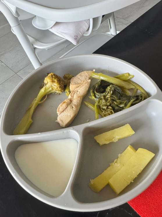 Ngô Thanh Vân 'phản pháo' khi con gái 3 tháng tuổi bước vào quá trình ăn dặm - Ảnh 2