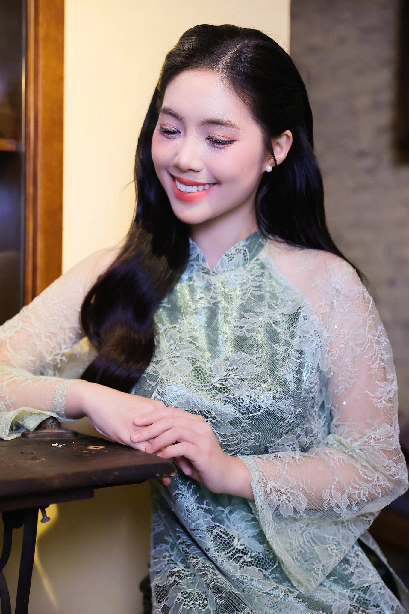 Nữ Thiếu úy là Á hậu Việt Nam gây chú ý trong ngày đầu năm mới插图 Nữ thiếu úy là Á hậu Việt Nam gây chú ý - Ảnh 2.