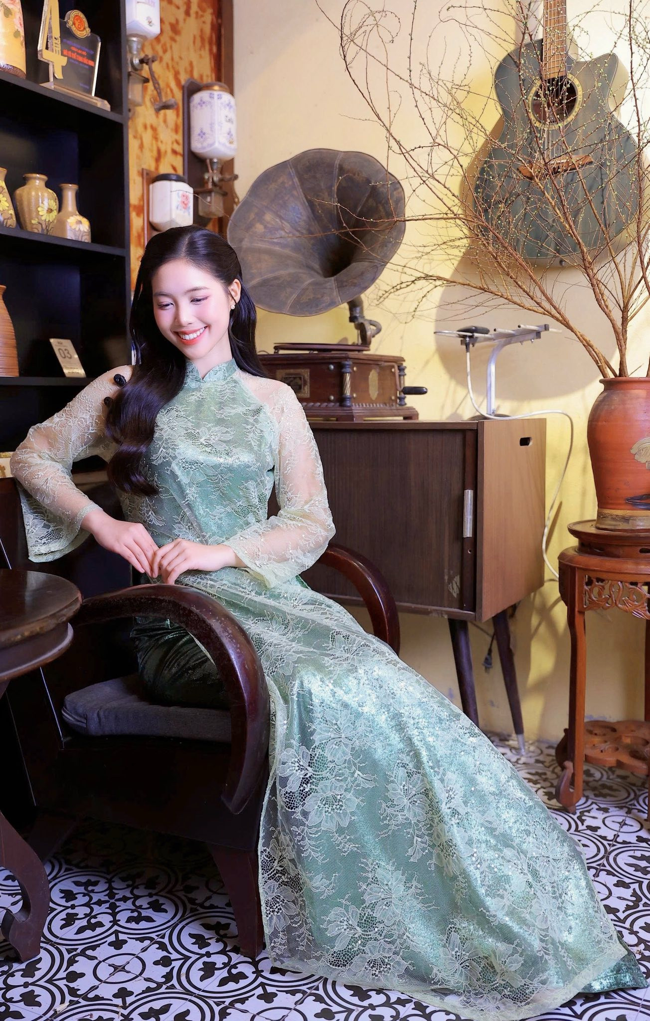 Nữ Thiếu úy là Á hậu Việt Nam gây chú ý trong ngày đầu năm mới插图2 Nữ thiếu úy là Á hậu Việt Nam gây chú ý - Ảnh 4.