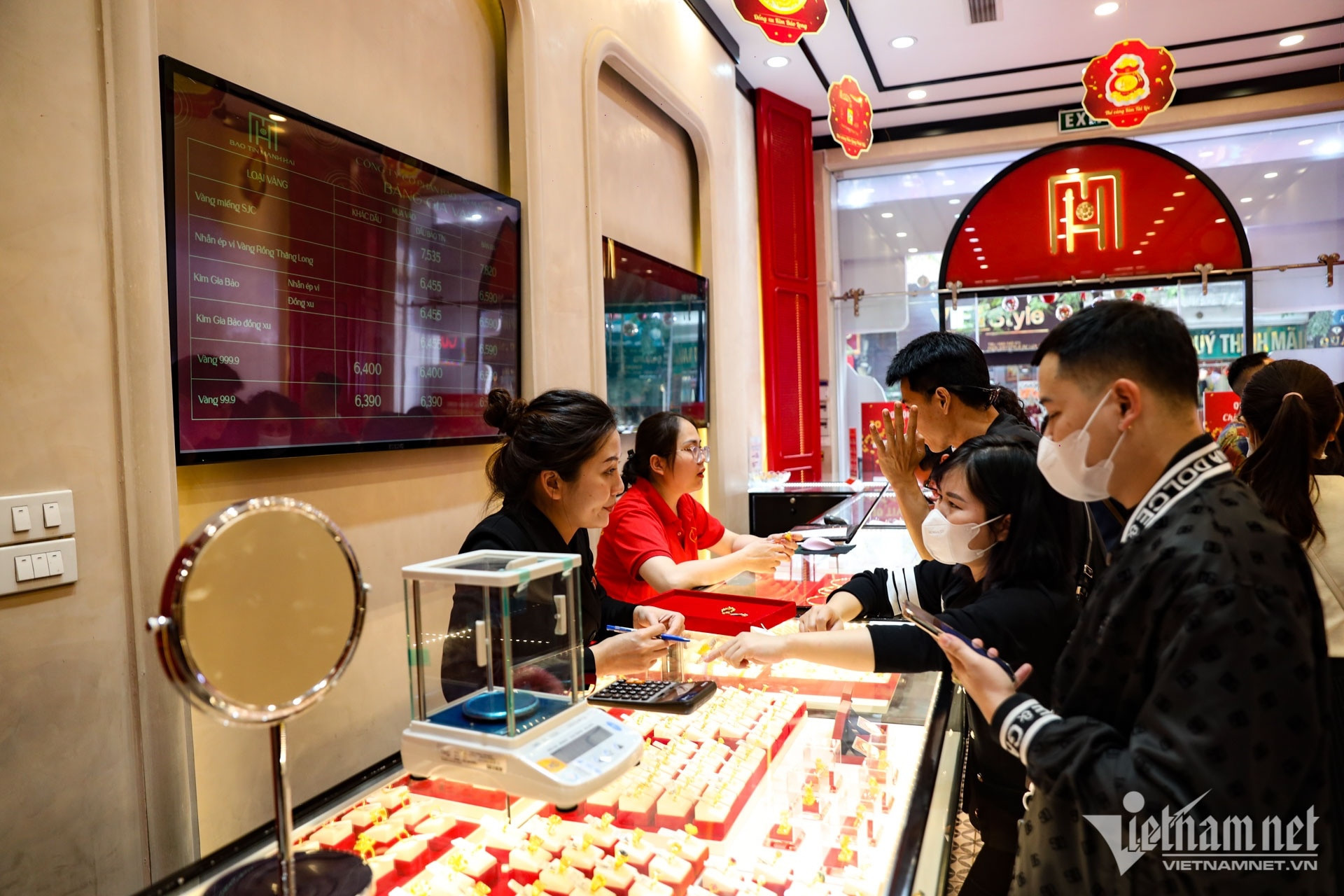 Nghịch lý mua 10 lượng vàng lúc giá 120 triệu đồng vẫn lỗ插图 vàng - Chí Hiếu (21).jpg