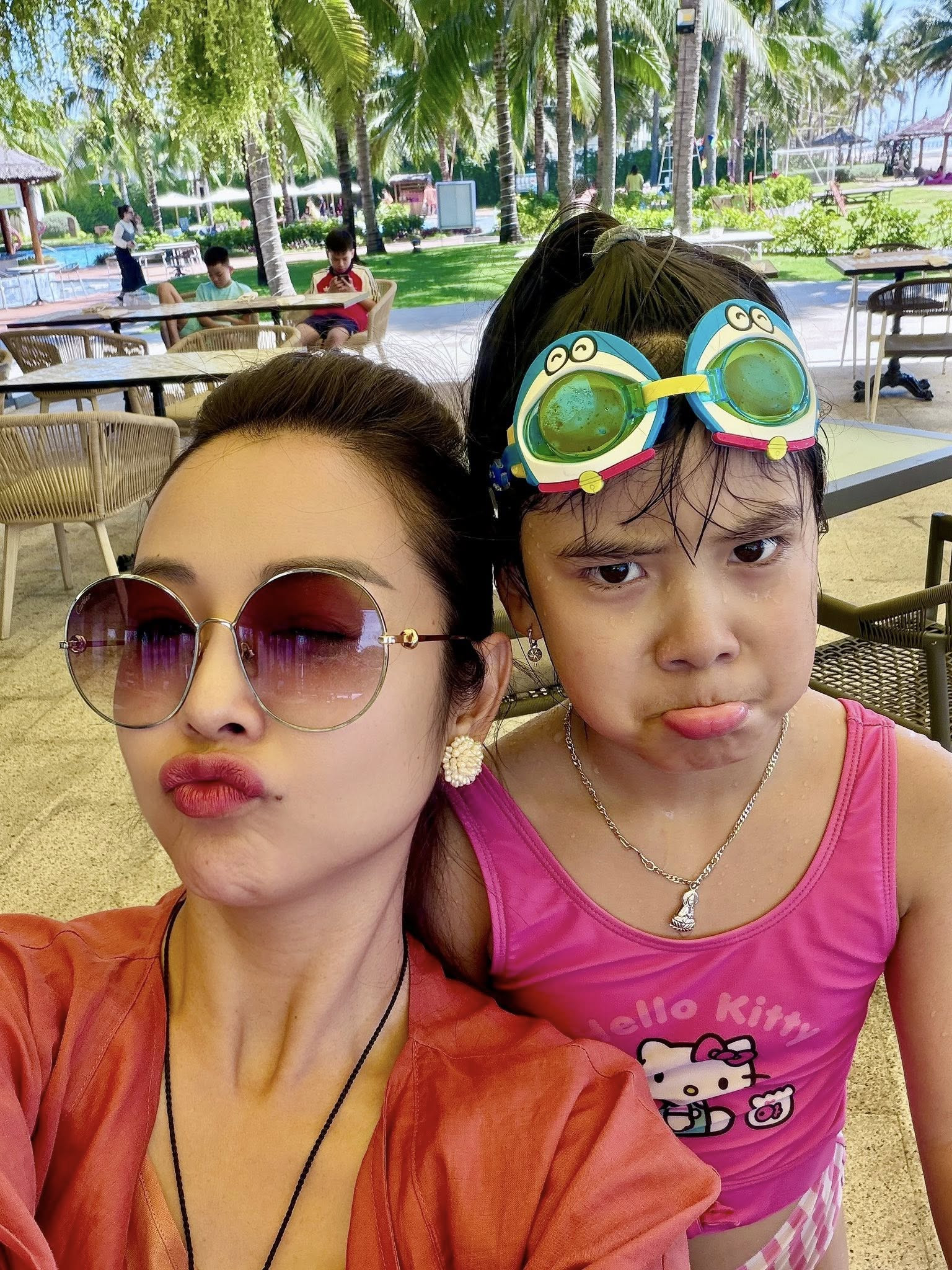 Con gái Hoa hậu Jennifer Phạm thừa hưởng nét đẹp của cả bố lẫn mẹ - Ảnh 7.