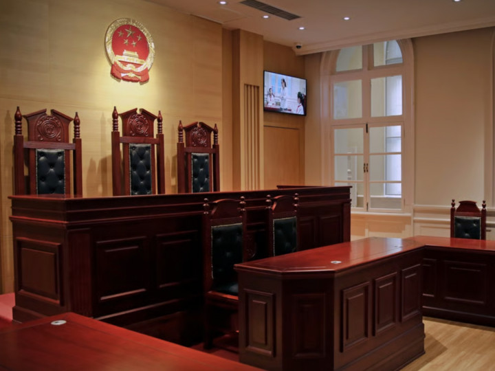 Tòa án ra phán quyết buộc người bố phải hoàn trả đầy đủ tiền lì xì cả gốc lẫn lãi. (Ảnh minh hoạ - AP)