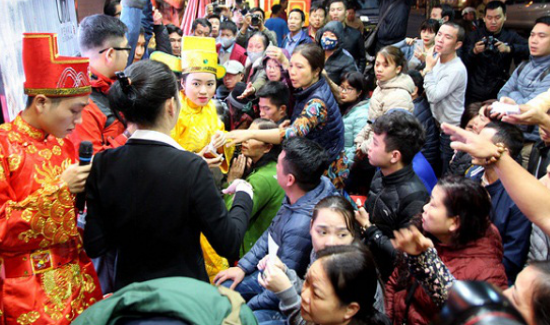 Không mua được vàng ngày vía Thần Tài thì đón tài lộc đầu năm cách nào - Ảnh 2.