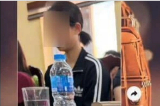 Công an vào cuộc vụ giáo viên ở Phú Thọ bị tố bắt học sinh “liếm đất” vì ghế bẩn插图1 Công an vào cuộc vụ giáo viên ở Phú Thọ bị tố bắt học sinh “liếm đất” vì ghế bẩn插图1