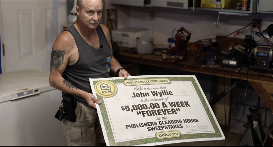 Từ đỉnh cao 5 triệu USD đến đáy sâu trong xe moóc: Bi kịch khó tin của người đàn ông trúng số - Ảnh 1.