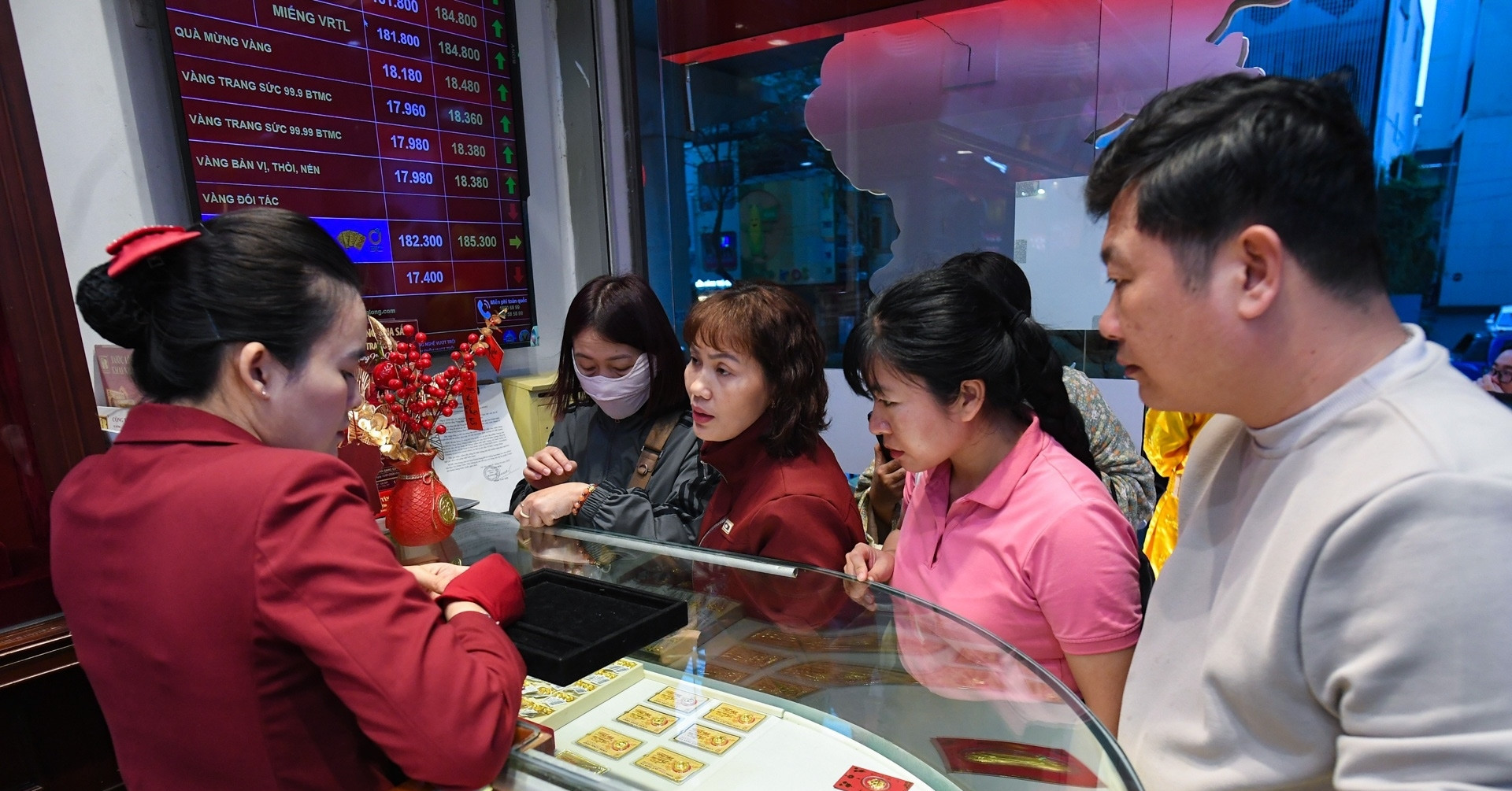 Israel tấn công Iran: Giá vàng sẽ bùng nổ?插图1 Israel tấn công Iran: Giá vàng sẽ bùng nổ?插图1