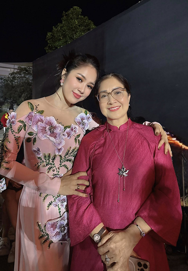 Lê Phương giản dị đi du xuân đầu năm插图4 Lê Phương giản dị đi du xuân đầu năm - Ảnh 6.