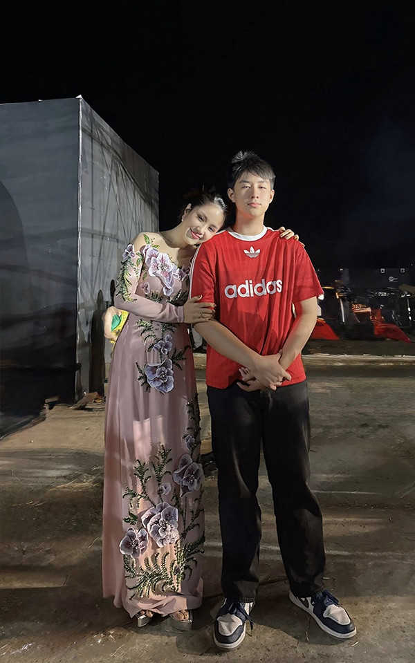 Lê Phương giản dị đi du xuân đầu năm插图6 Lê Phương giản dị đi du xuân đầu năm - Ảnh 8.