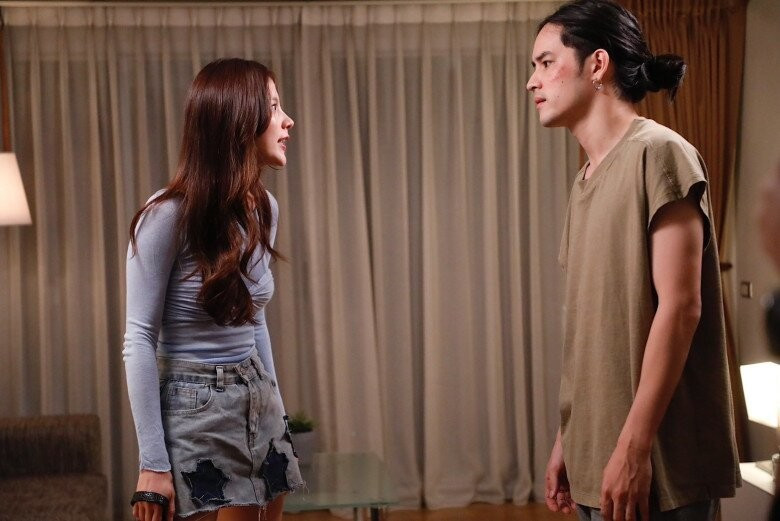 Mẹ chồng cũ đến dự đám tang mẹ tôi, vô tình nghe bà nói chuyện tôi tự tát mình插图1