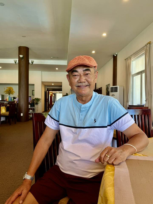 Nam NSND U70 vừa được bạn gái kém 36 tuổi cầu hôn ở Huế là ai? - Ảnh 2.