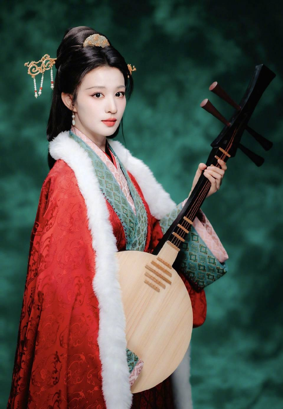 Nữ diễn viên phim 'Còn ra thể thống gì nữa' thăng hạng nhan sắc, danh tiếng - Ảnh 5.