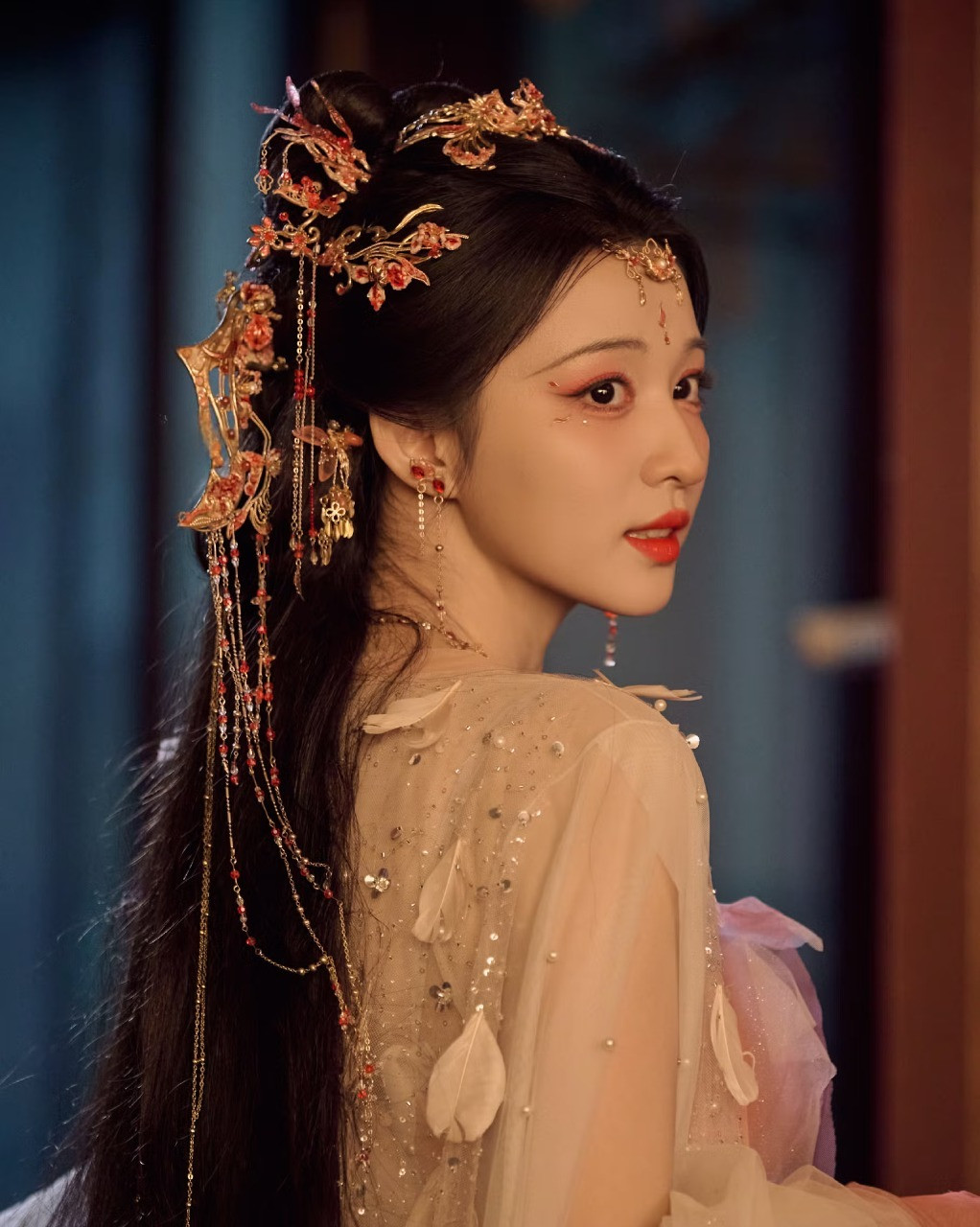 Nữ diễn viên phim 'Còn ra thể thống gì nữa' thăng hạng nhan sắc, danh tiếng - Ảnh 3.