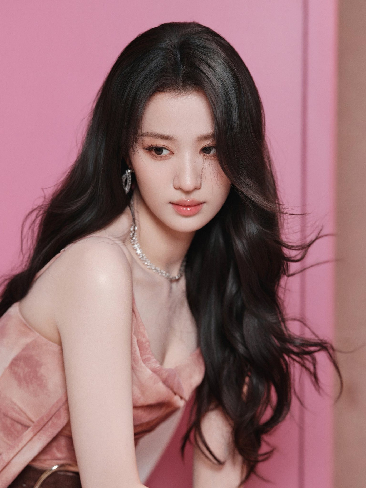 Nữ diễn viên phim 'Còn ra thể thống gì nữa' thăng hạng nhan sắc, danh tiếng - Ảnh 8.