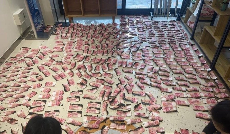 Hai ông bà sốc nặng khi 1,5 tỷ đồng tiền tiết kiệm bị cháy- Ảnh 1.