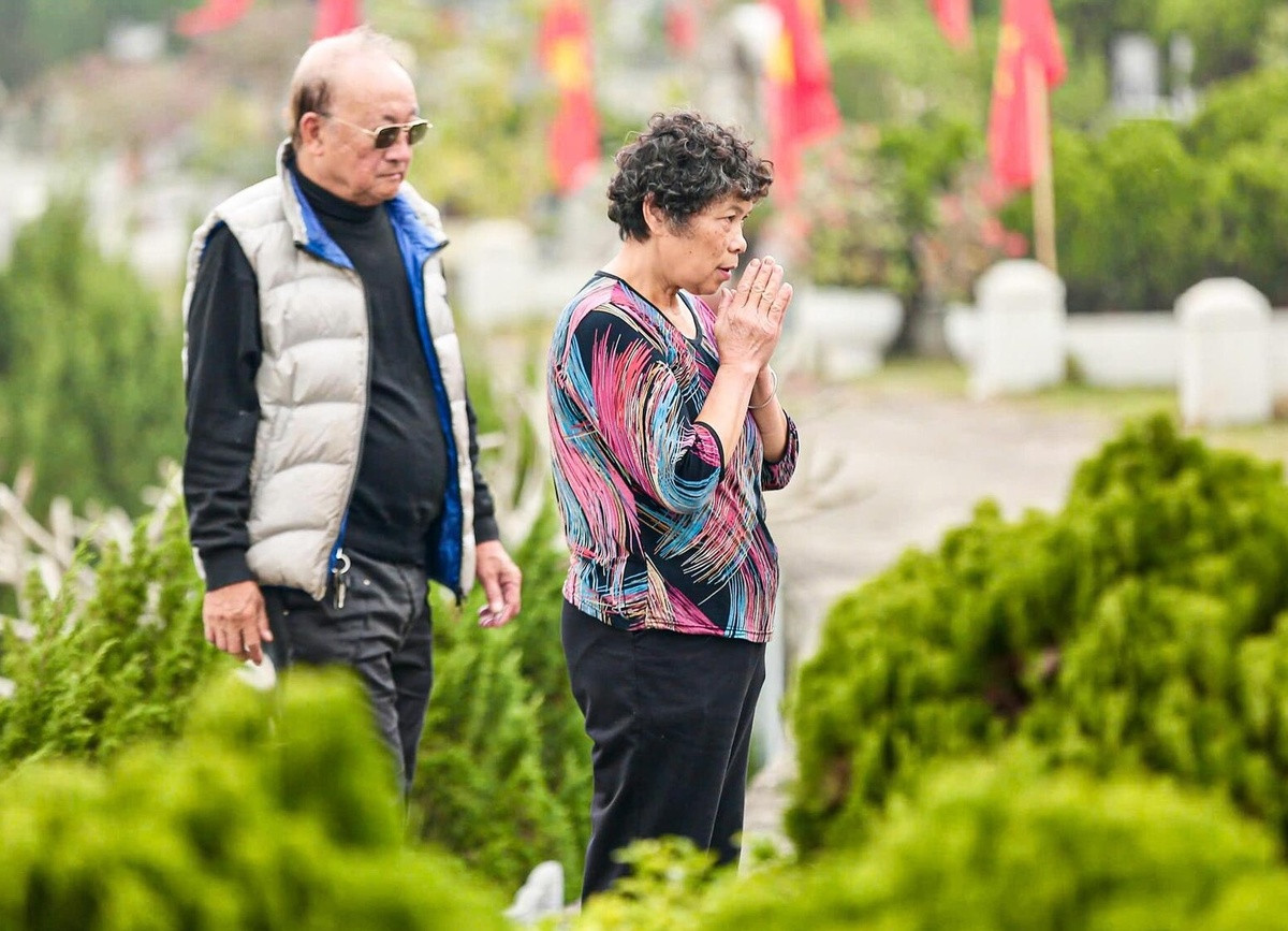 Văn khấn bao sái bát hương, rút tỉa chân nhang tại ban thờ Thần tài插图1