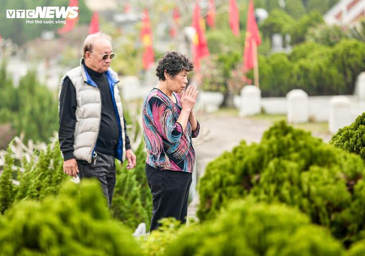 Những lưu ý quan trọng khi đi tảo mộ cuối năm, văn khấn tảo mộ cuối năm插图 Tảo mộ cuối năm là nét đẹp truyền thống của người Việt, thể hiện lòng hiếu kính với tổ tiên. (Ảnh: Đắc Huy)