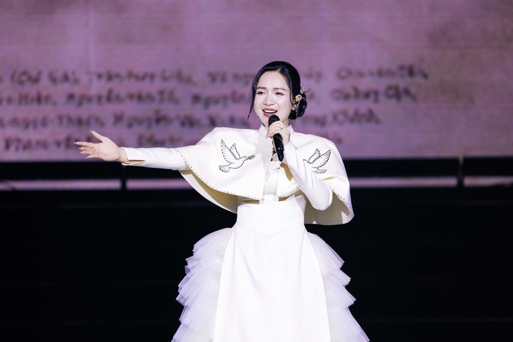 Phản ứng bất ngờ của Duyên Quỳnh trước nghi vấn hát nhép ở lễ trao giải âm nhạc - Ảnh 1.