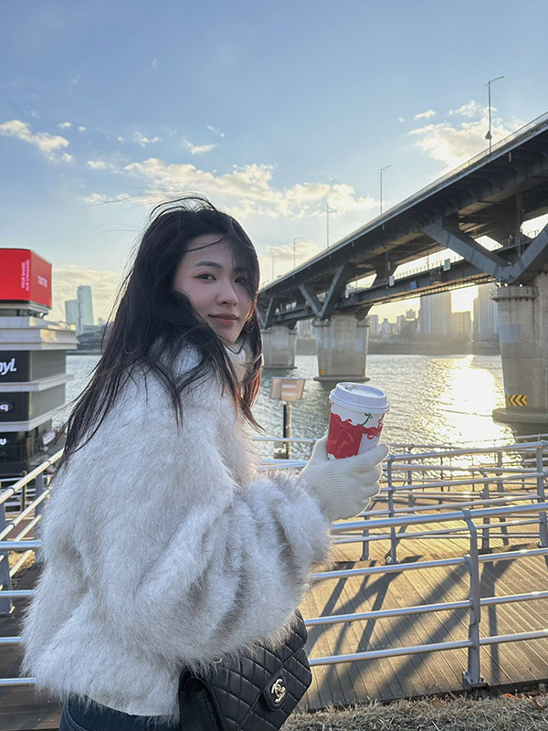 Sắc vóc đời thực như hoa hậu của nữ diễn viên vào vai Thiếu tá Lam Anh插图2 Sắc vóc Minh Trang - Ảnh 4.